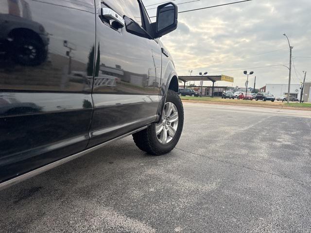 Photo of 2018 Shadow Black Ford F-150