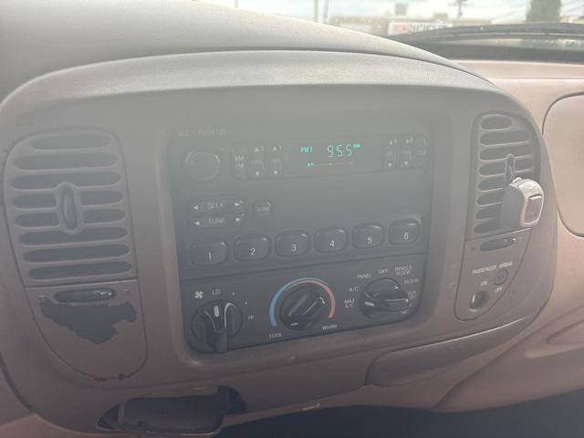 Photo of 1997 Oxford White Clearcoat Ford F-250