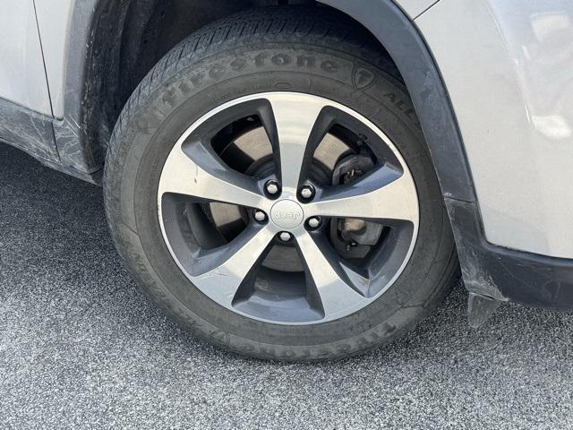 Photo of 2019 Billet Silver Metallic Clearcoat Jeep Cherokee
