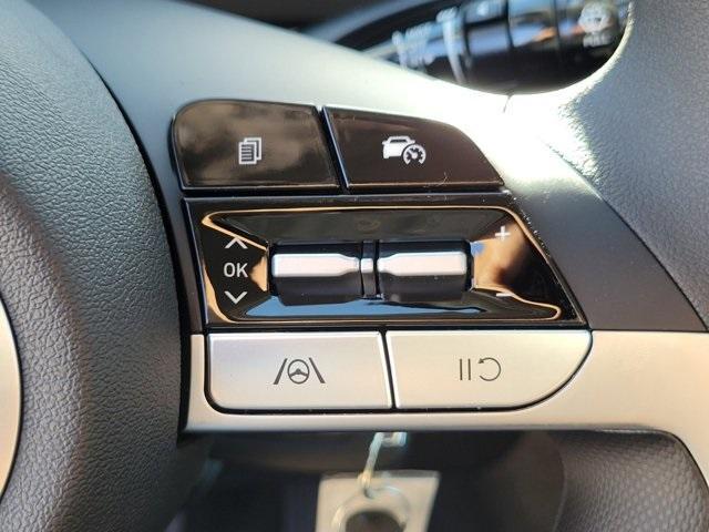 Photo of 2025 White Hyundai ELANTRA