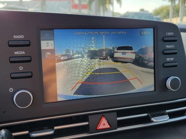 Photo of 2025 White Hyundai ELANTRA