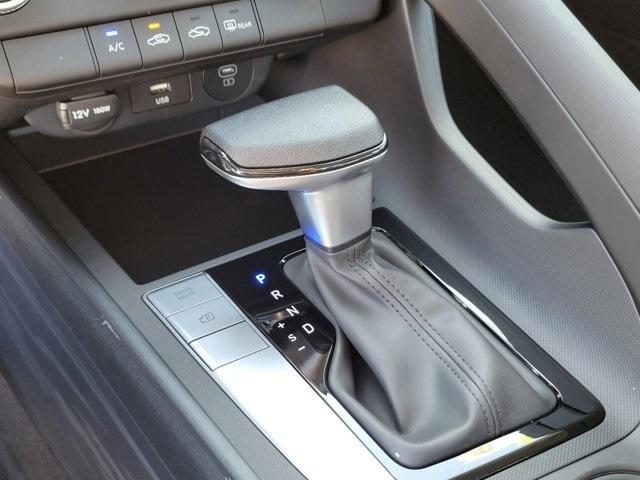 Photo of 2025 White Hyundai ELANTRA