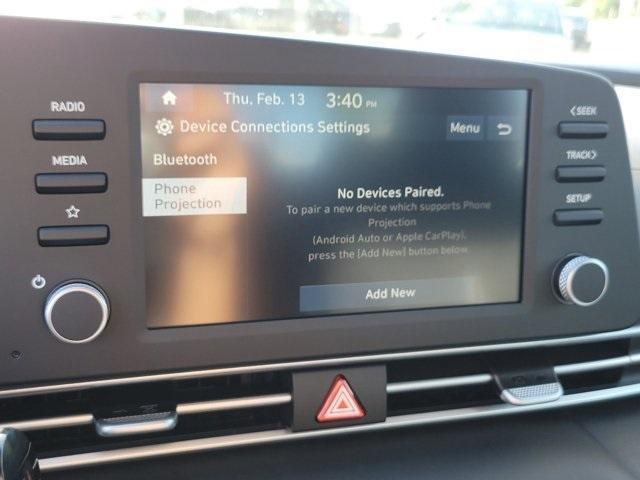 Photo of 2025 White Hyundai ELANTRA
