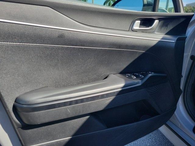 Photo of 2022 Wolf Gray Kia K5