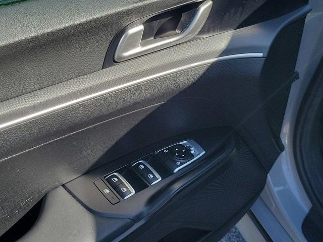 Photo of 2022 Wolf Gray Kia K5