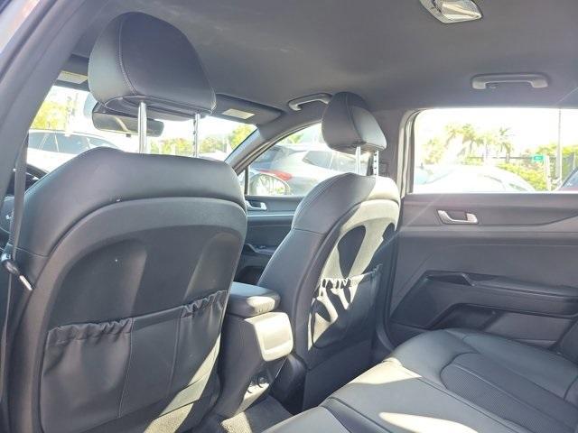Photo of 2022 Wolf Gray Kia K5