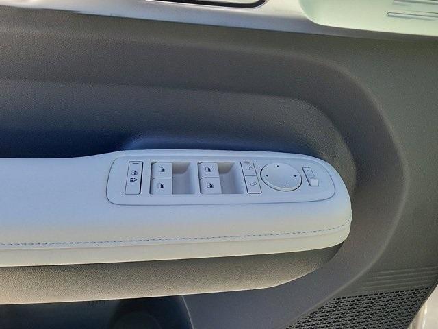 Photo of 2025 Shimmering Silver Hyundai SANTA FE