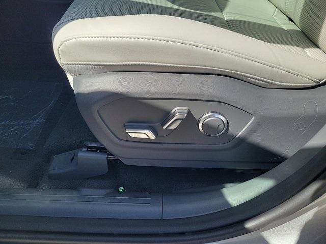 Photo of 2025 Shimmering Silver Hyundai SANTA FE
