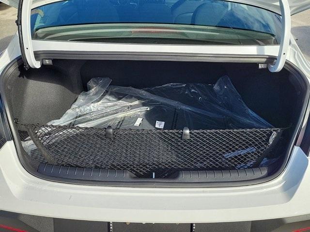 Photo of 2025 White Hyundai ELANTRA