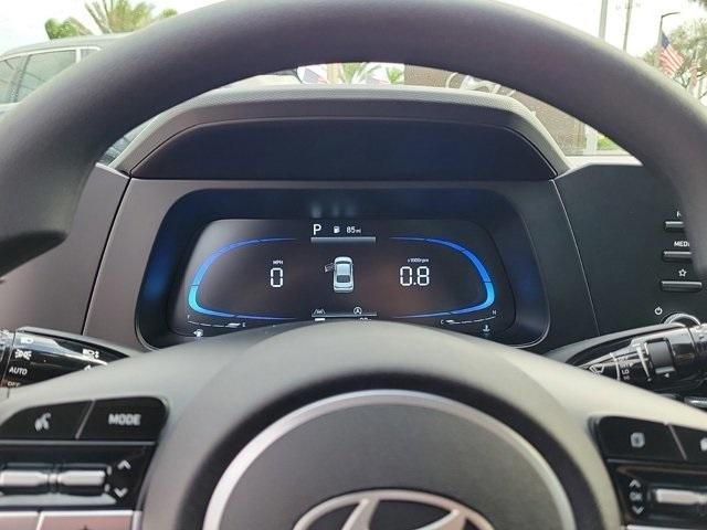 Photo of 2025 White Hyundai ELANTRA