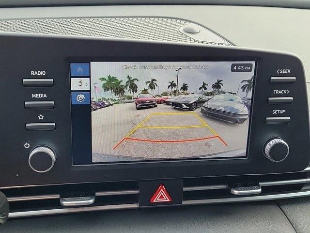 Photo of 2025 White Hyundai ELANTRA