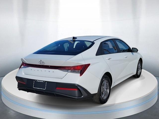 Photo of 2025 White Hyundai ELANTRA