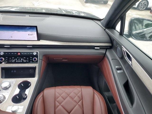 Photo of 2025 Vik Black Genesis GV80