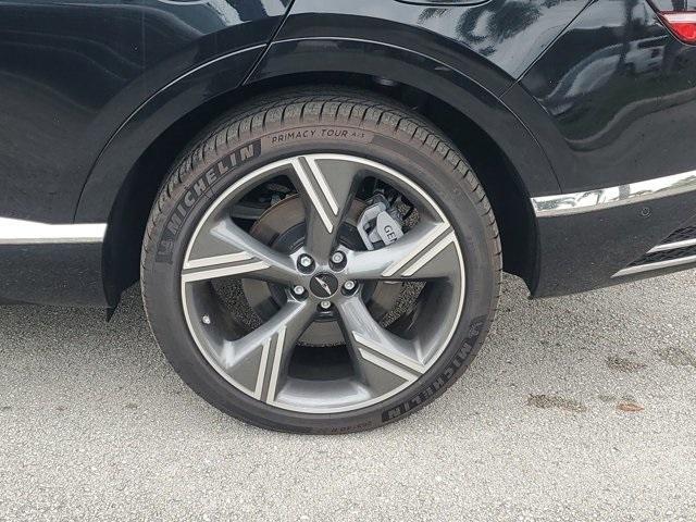 Photo of 2025 Vik Black Genesis GV80