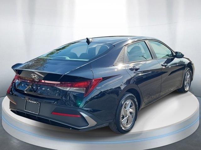 Photo of 2025 Black Hyundai ELANTRA