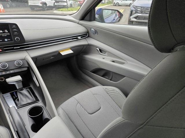 Photo of 2025 Black Hyundai ELANTRA