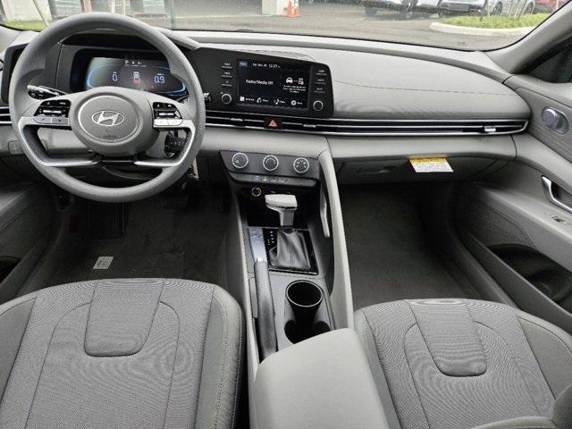 Photo of 2025 Black Hyundai ELANTRA