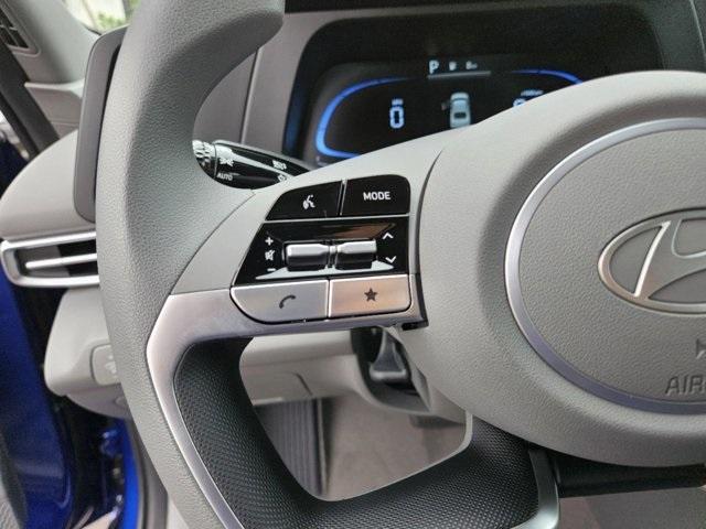 Photo of 2025 Black Hyundai ELANTRA