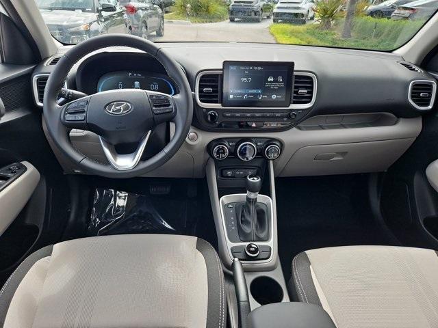 Photo of 2025 Lunar White Hyundai VENUE