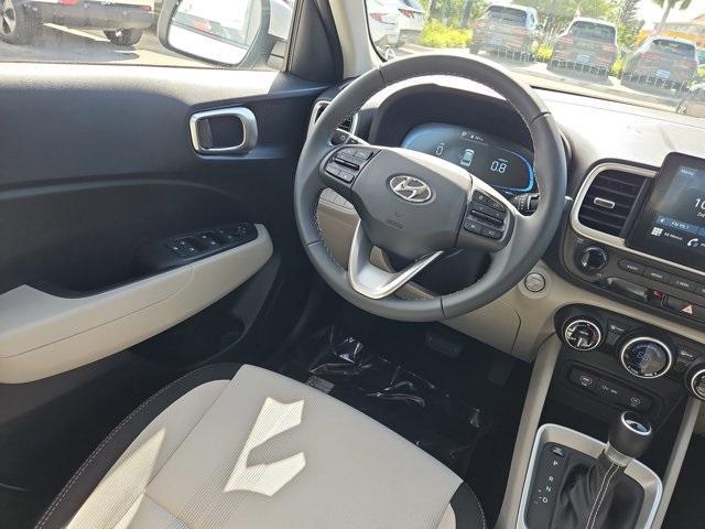 Photo of 2025 Lunar White Hyundai VENUE