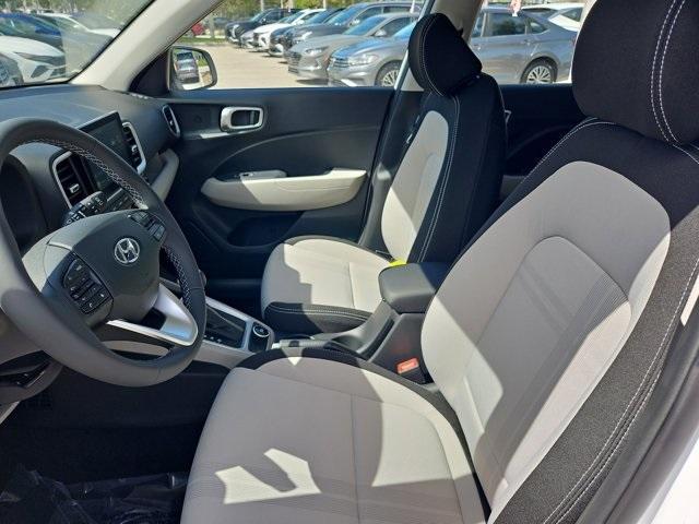 Photo of 2025 Lunar White Hyundai VENUE