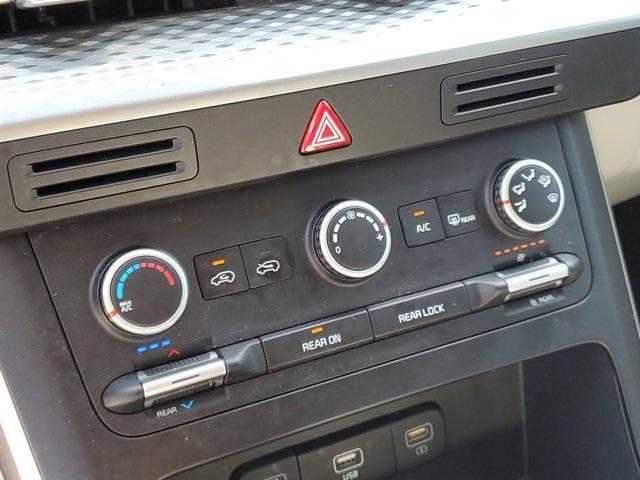 Photo of 2024 Metal Kia Carnival
