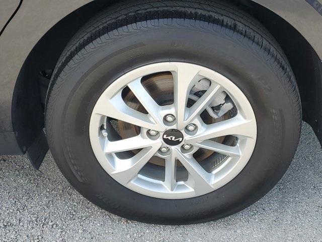Photo of 2024 Metal Kia Carnival