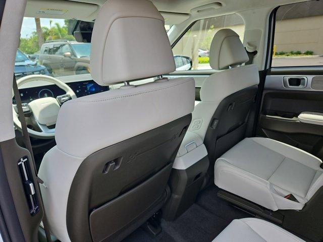 Photo of 2025 White Hyundai SANTA FE HEV