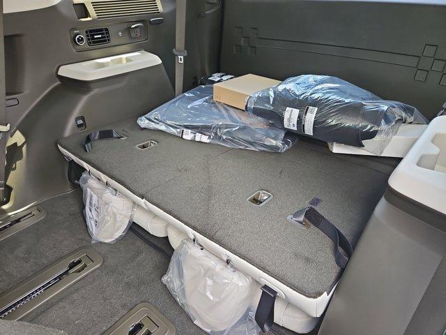 Photo of 2025 White Hyundai SANTA FE HEV