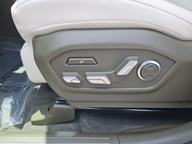 Photo of 2025 White Hyundai SANTA FE HEV