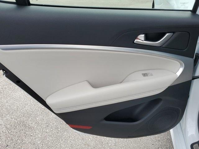Photo of 2025 Uyuni White Genesis G70
