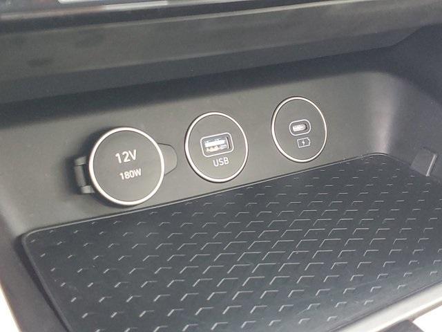 Photo of 2025 Uyuni White Genesis G70