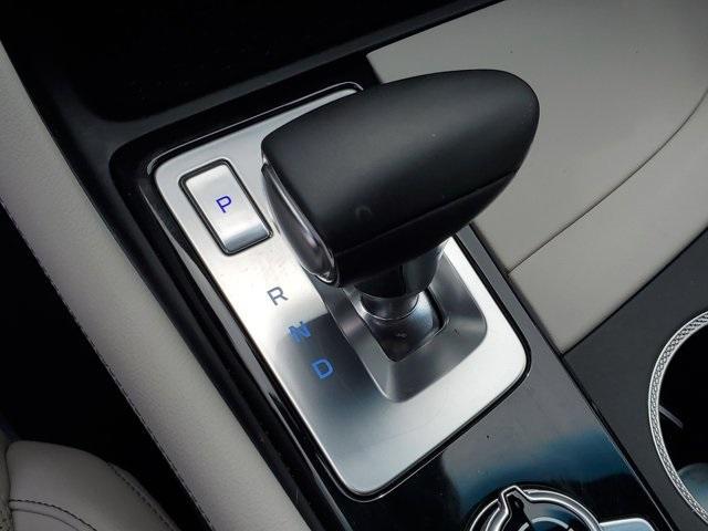 Photo of 2025 Uyuni White Genesis G70