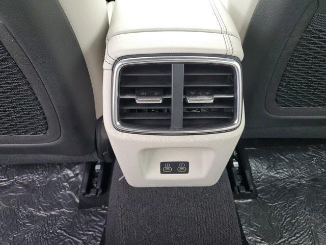 Photo of 2025 Uyuni White Genesis G70