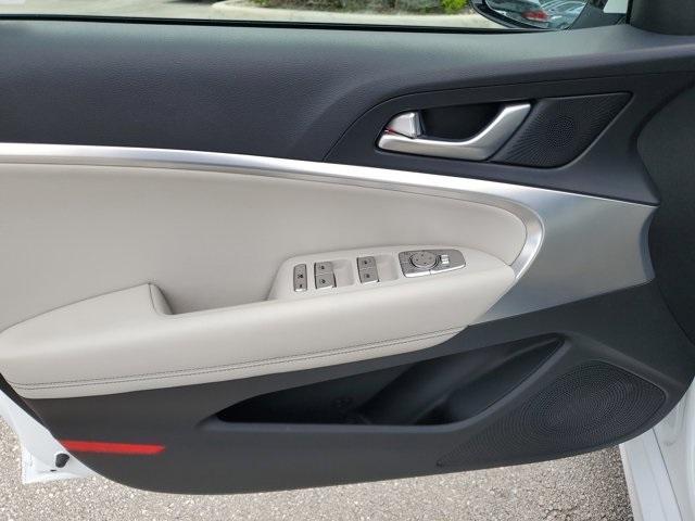 Photo of 2025 Uyuni White Genesis G70