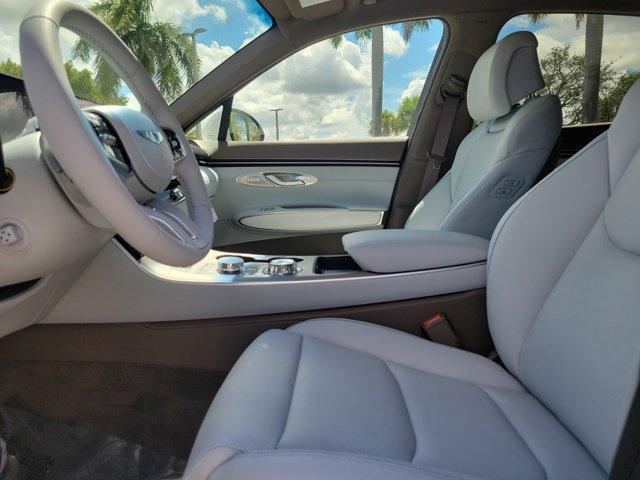 Photo of 2026 Uyuni White Genesis GV70