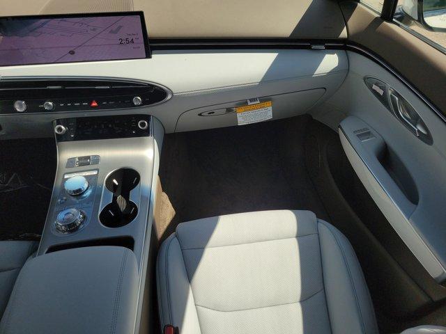 Photo of 2026 Uyuni White Genesis GV70