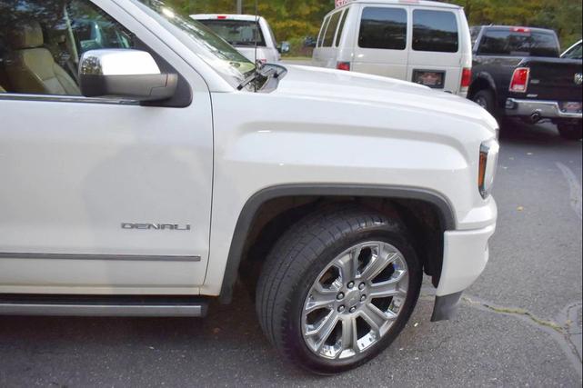 Photo of 2017 White Frost Tricoat GMC Sierra 1500