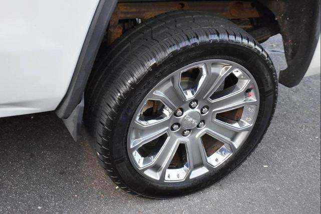 Photo of 2017 White Frost Tricoat GMC Sierra 1500