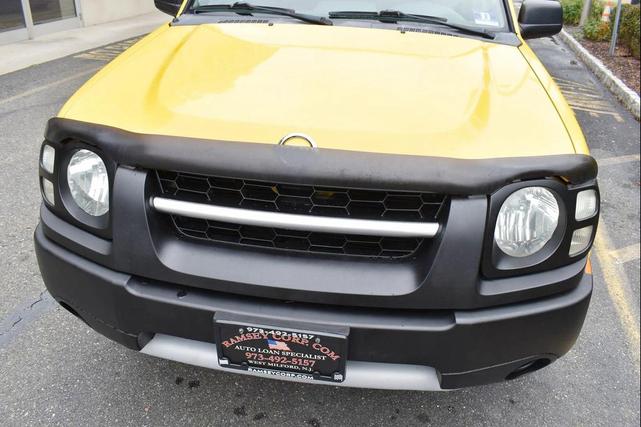 Photo of 2004 Solar Yellow Nissan Xterra