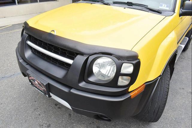 Photo of 2004 Solar Yellow Nissan Xterra
