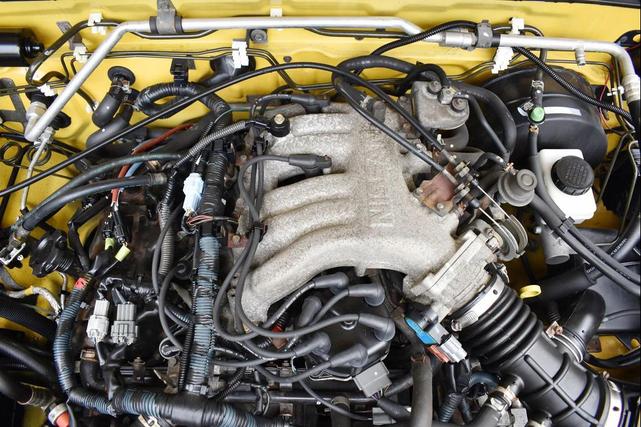 Photo of 2004 Solar Yellow Nissan Xterra