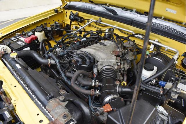 Photo of 2004 Solar Yellow Nissan Xterra
