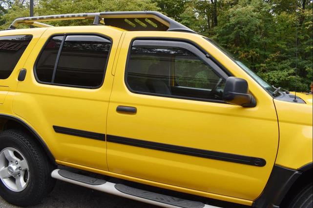 Photo of 2004 Solar Yellow Nissan Xterra