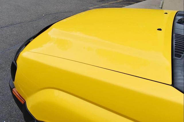 Photo of 2004 Solar Yellow Nissan Xterra
