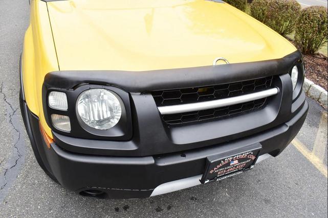Photo of 2004 Solar Yellow Nissan Xterra