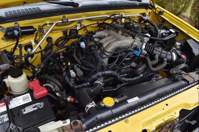 Photo of 2004 Solar Yellow Nissan Xterra