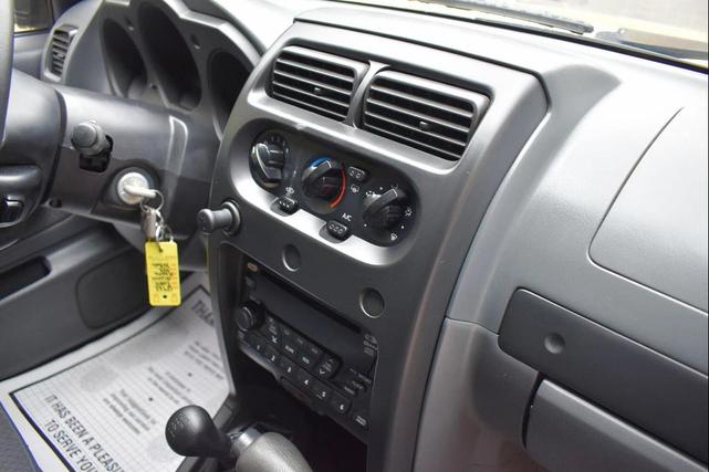 Photo of 2004 Solar Yellow Nissan Xterra