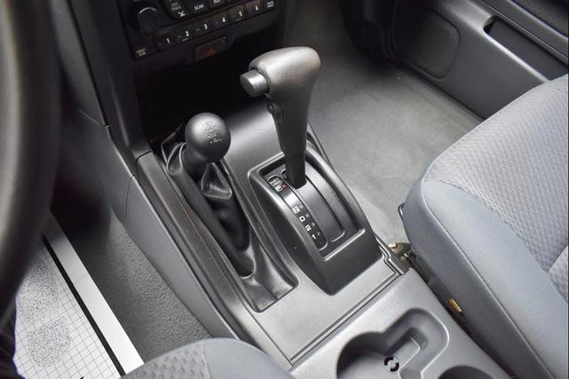 Photo of 2004 Solar Yellow Nissan Xterra