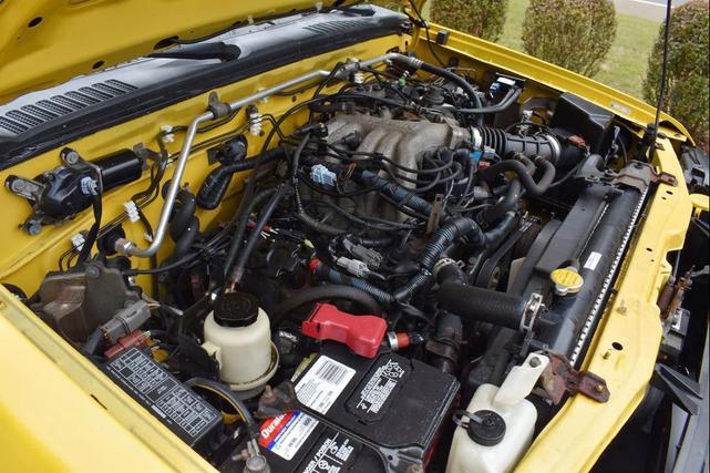 Photo of 2004 Solar Yellow Nissan Xterra